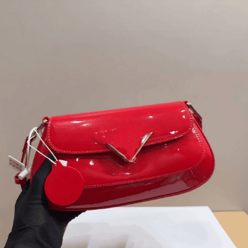 Red Leather Shoulder Bag with Padlock Closure — Structured Crossbody Handbag